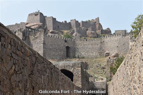 Golconda Fort:  Ikuinen Kivikaupunki Hyvällä Ilmalla!