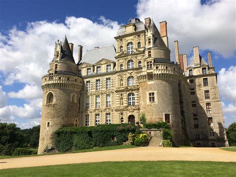  Château de Brissac, Ylhäinen Keskiaikainen Linna Loirelaakson Sydämessä!